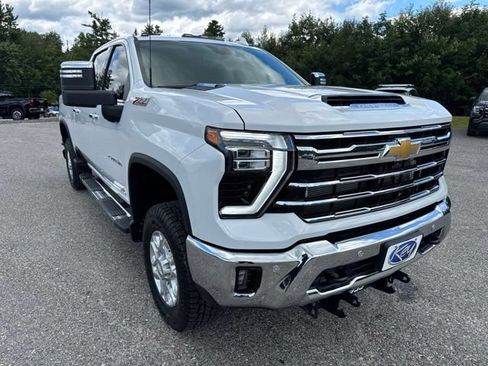 Used 2024 Chevrolet Silverado 2500 LTZ w/ LTZ Convenience Package AWD/4WD image 8