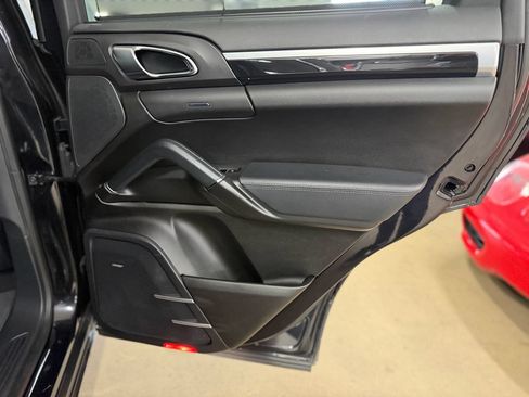 Used 2013 Porsche Cayenne Diesel AWD/4WD image 27