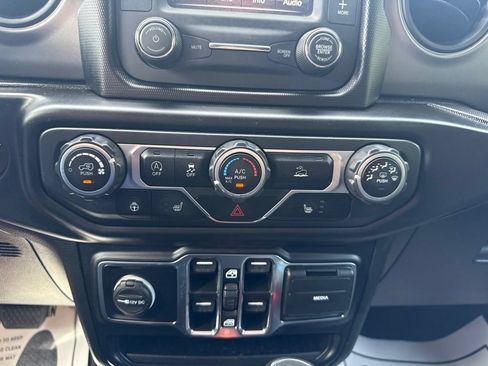 Used 2021 Jeep Gladiator Sport AWD/4WD image 26