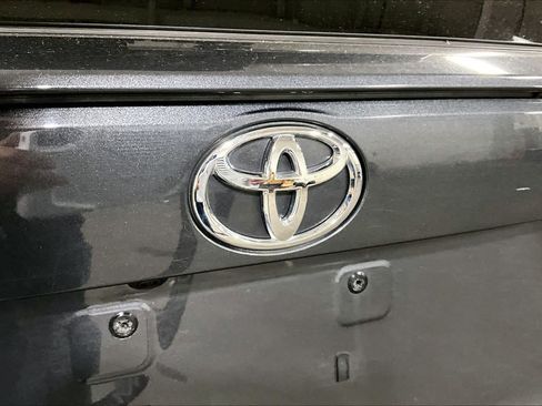 Used 2021 Toyota RAV4 XLE AWD/4WD image 31