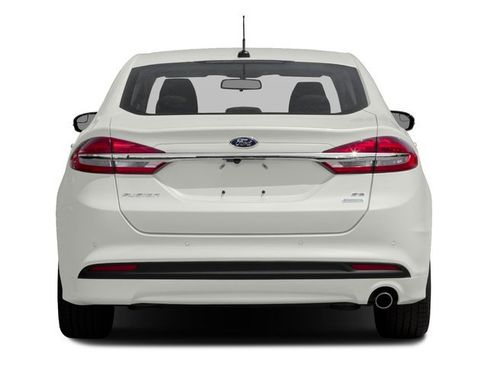 Used 2018 Ford Fusion SE w/ Fusion SE Technology Package FWD image 5
