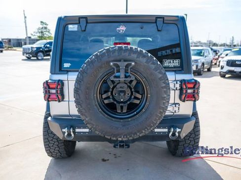 Used 2019 Jeep Wrangler Sport image 4