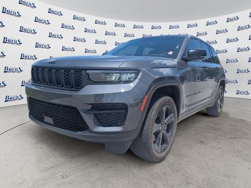 Used 2024 Jeep Grand Cherokee Altitude RWD image 7