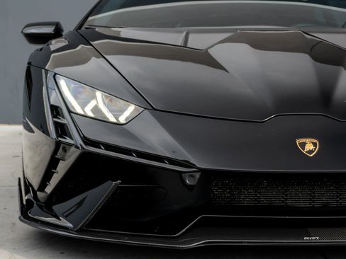Used 2024 Lamborghini Huracan Tecnica image 30