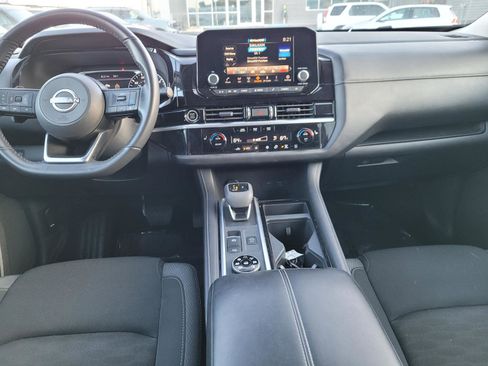 Used 2024 Nissan Pathfinder SV image 15