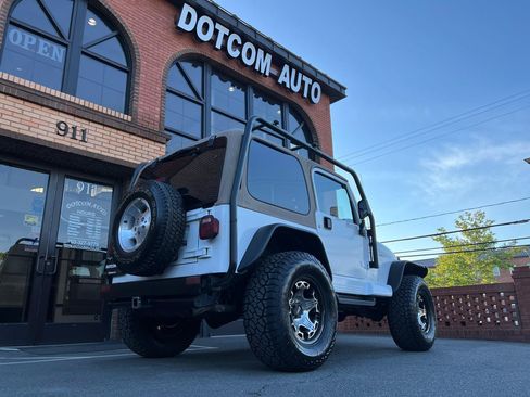 Used 2002 Jeep Wrangler Sahara AWD/4WD image 12