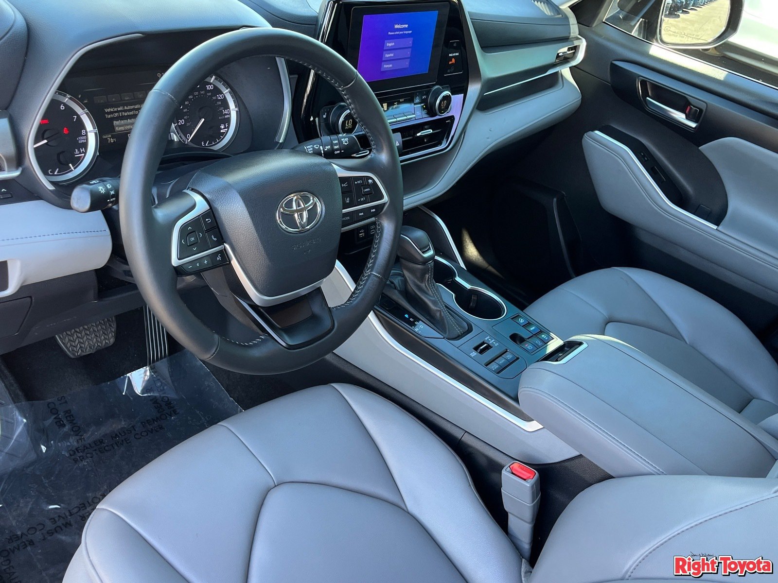 Used 2024 Toyota Highlander XLE AWD/4WD image 19