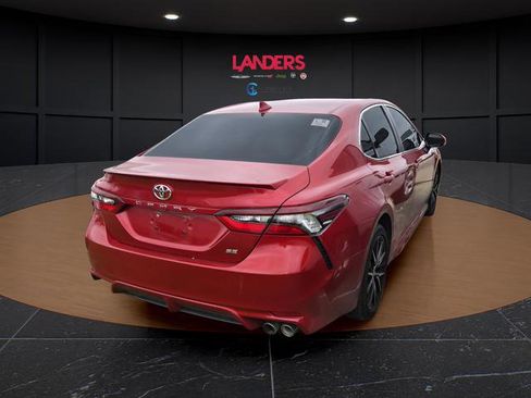 Used 2021 Toyota Camry SE FWD image 3