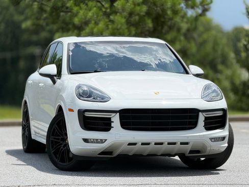 Used 2016 Porsche Cayenne GTS AWD/4WD image 4