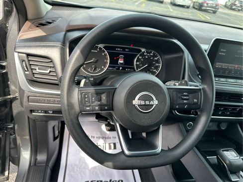 Used 2023 Nissan Rogue S AWD/4WD image 18