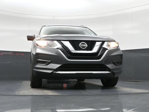 Used 2018 Nissan Rogue SV w/ Premium Package AWD/4WD image 17