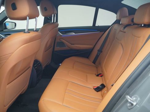 Used 2022 BMW 530e w/ Premium Package image 7