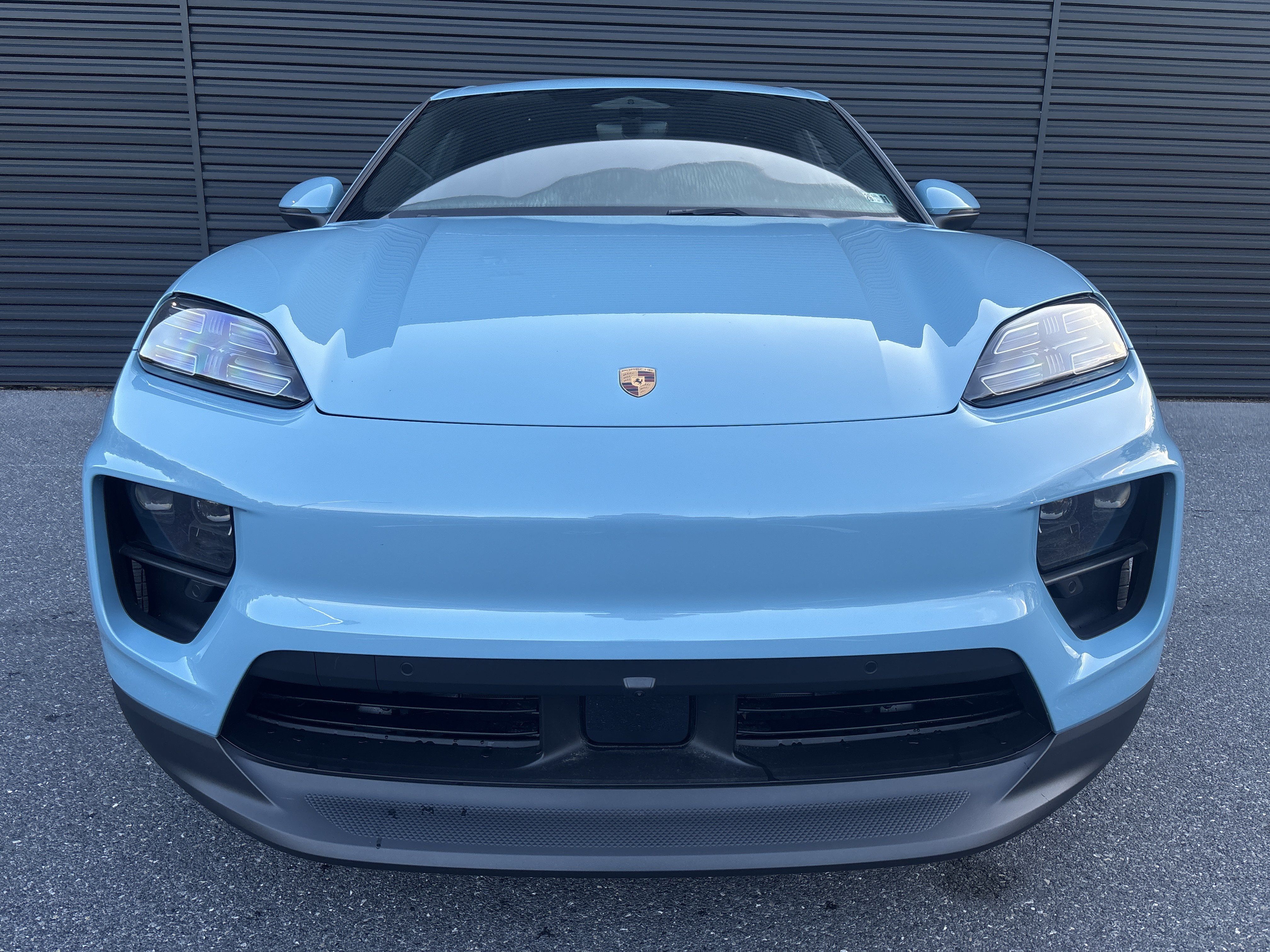 Certified 2025 Porsche Macan 4S Electric AWD/4WD image 10