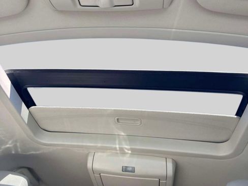 Used 2010 Chrysler Town & Country Touring Plus FWD image 6