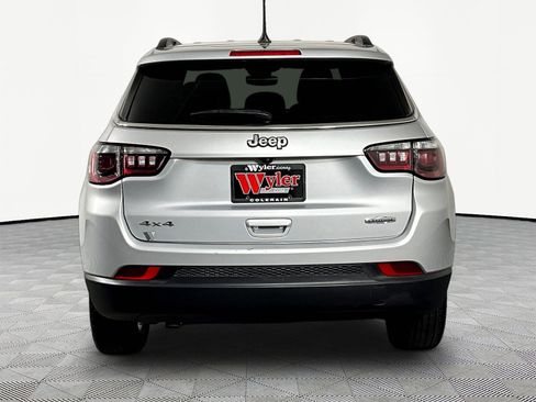Used 2024 Jeep Compass Latitude AWD/4WD image 5