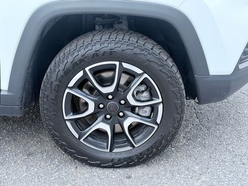 Used 2025 Jeep Compass Trailhawk AWD/4WD image 31