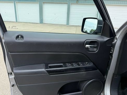 Used 2016 Jeep Patriot Sport w/ Power Value Group AWD/4WD image 14