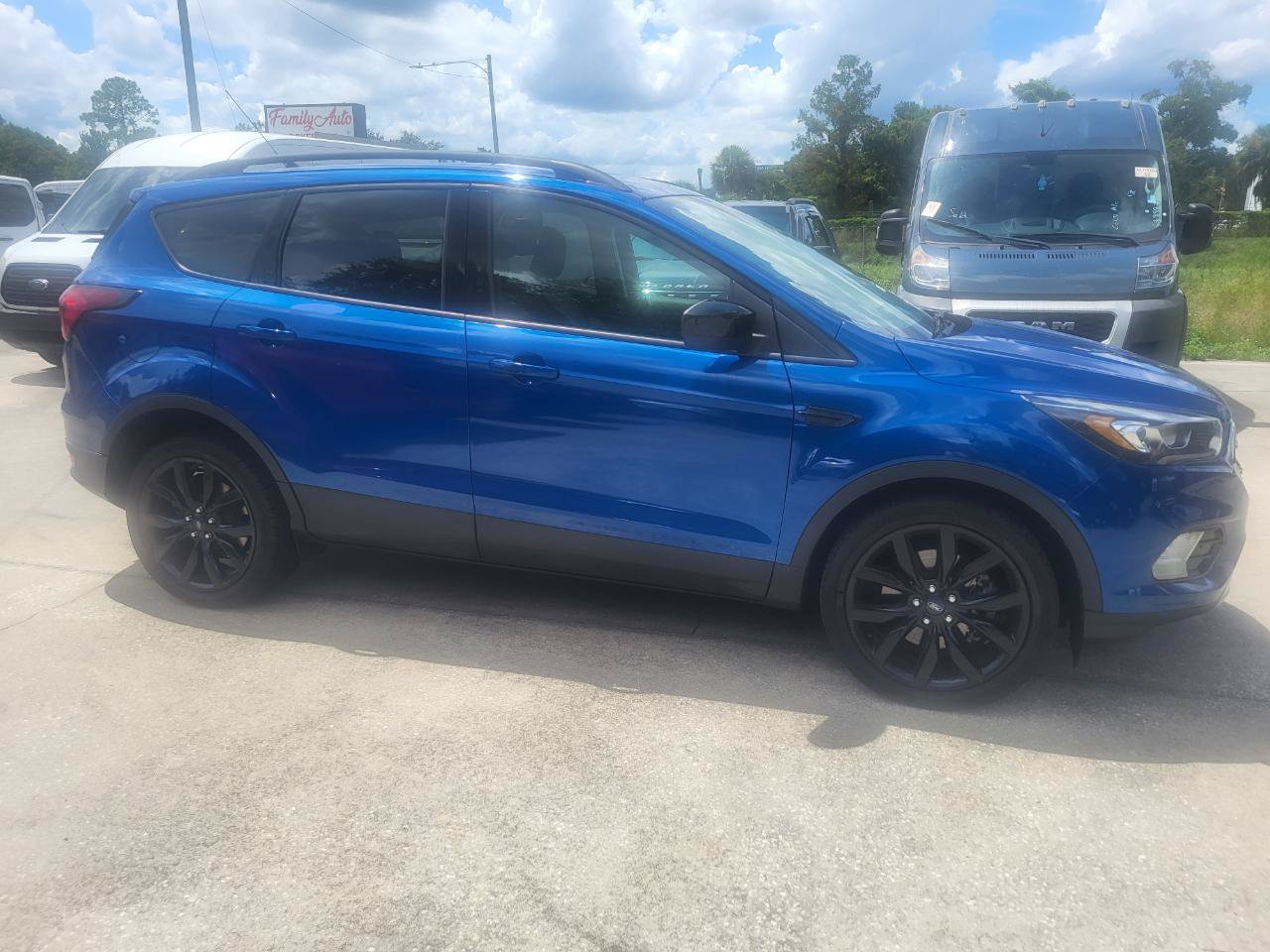 Used 2019 Ford Escape SE w/ SE Sport Appearance Package AWD/4WD image 9