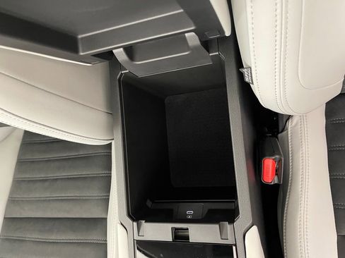 New 2025 Mitsubishi Outlander SE image 12