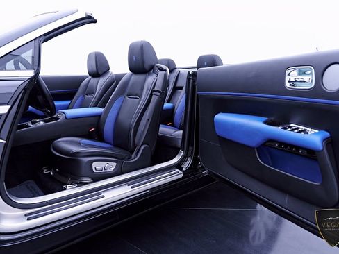 Used 2019 Rolls-Royce Dawn RWD image 41