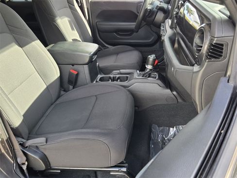 Used 2022 Jeep Gladiator Sport image 16