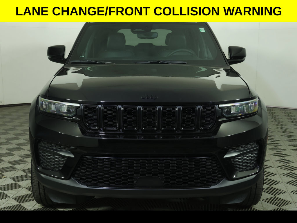 Used 2023 Jeep Grand Cherokee Altitude AWD/4WD image 11
