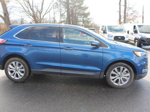 Used 2022 Ford Edge Titanium w/ Equipment Group 301A image 9