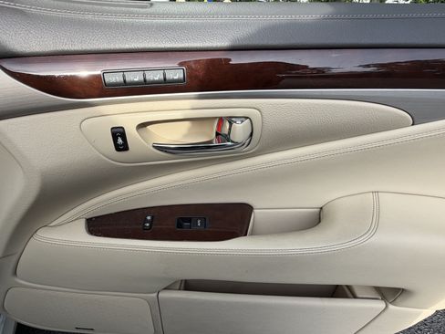 Used 2013 Lexus LS 460 w/ Comfort Pkg RWD image 41
