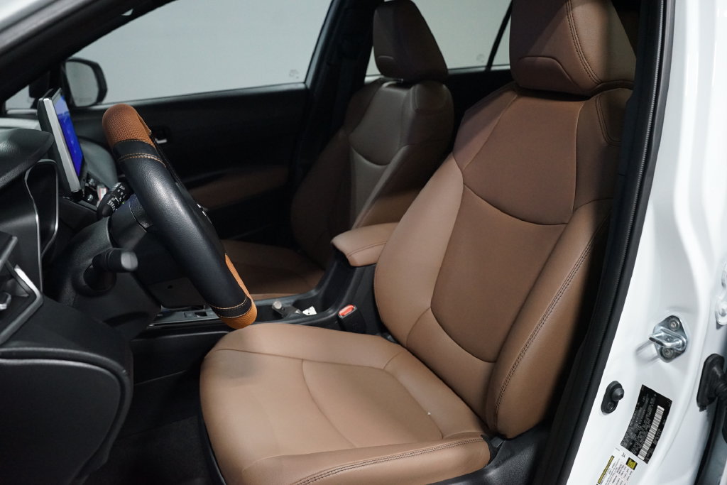 Used 2026 Toyota Corolla Cross XLE FWD image 6