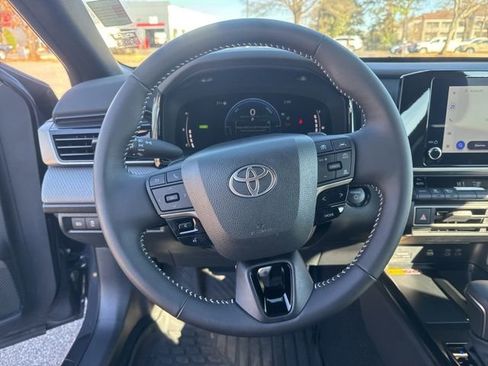 Used 2025 Toyota Camry SE image 24