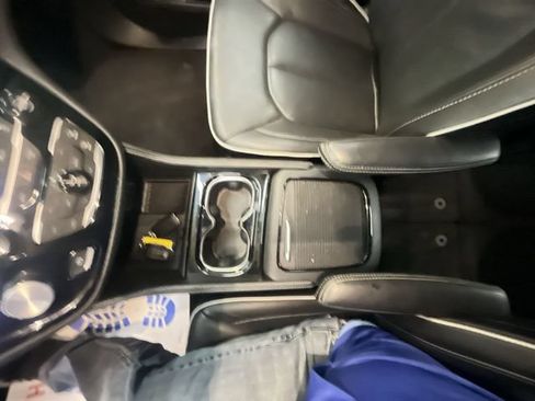 Used 2025 Chrysler Pacifica Limited FWD image 21