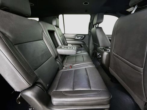Used 2024 Chevrolet Suburban LT RWD image 30