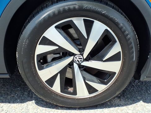 Certified 2025 Volkswagen ID.4 Pro RWD image 9