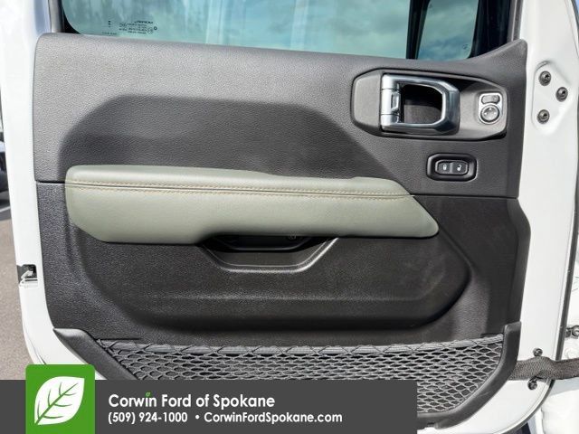 Used 2025 Jeep Gladiator Mojave AWD/4WD image 19