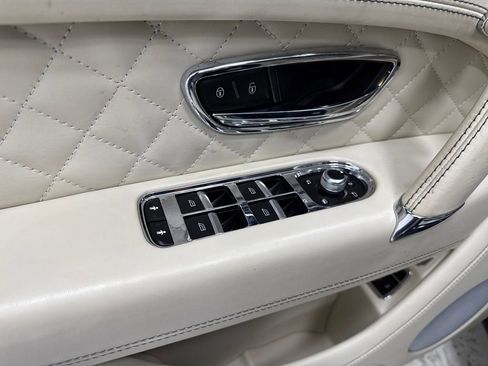 Used 2017 Bentley Bentayga image 20