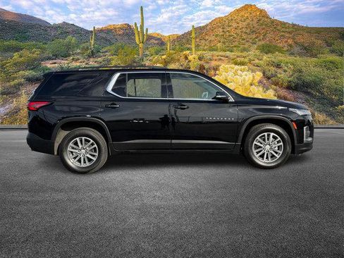 Used 2023 Chevrolet Traverse LT image 3