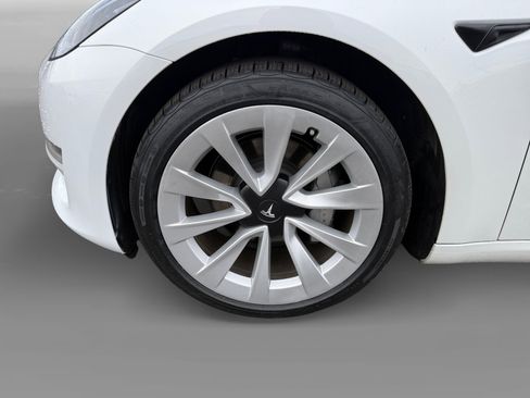 Used 2023 Tesla Model 3 Standard Range image 9