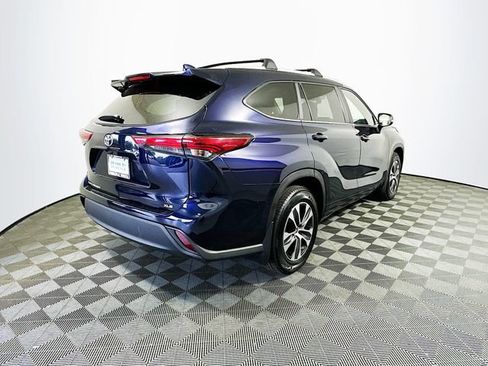 Used 2023 Toyota Highlander XLE FWD image 8