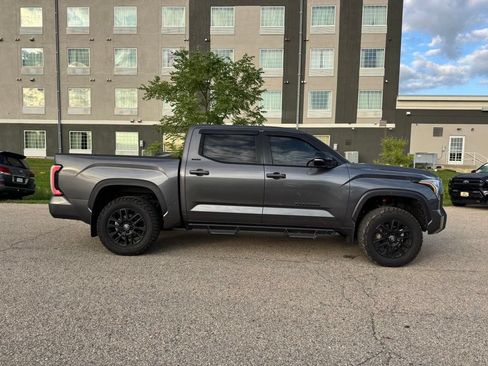 Used 2025 Toyota Tundra Limited AWD/4WD image 13