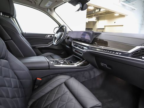 Used 2024 BMW X7 xDrive40i w/ Premium Package AWD/4WD image 38