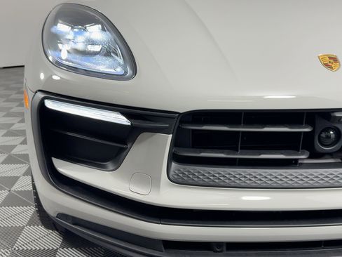 Used 2026 Porsche Macan image 11