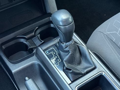 Used 2018 Toyota Tacoma TRD Off-Road AWD/4WD image 21
