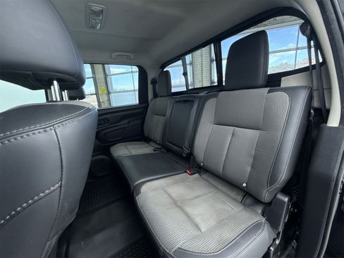 Used 2017 Nissan Titan S image 32