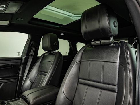 Used 2021 Land Rover Range Rover Evoque R-Dynamic SE image 30