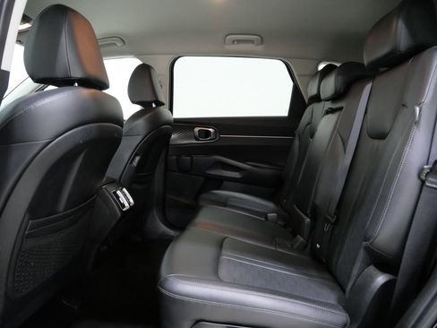 Used 2024 Kia Sorento S image 24