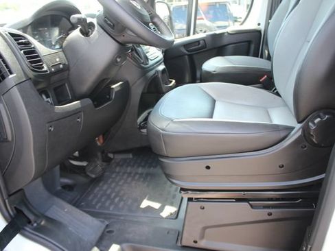 Used 2025 RAM ProMaster 2500 w/ Convenience Group FWD image 17