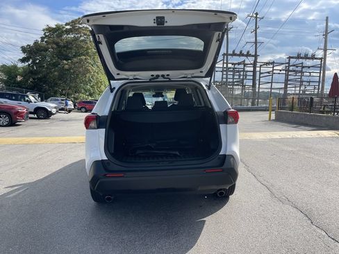 Certified 2021 Toyota RAV4 LE AWD/4WD image 13