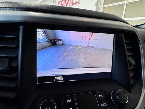 Certified 2023 GMC Acadia SLE w/ Driver Convenience Package image 18