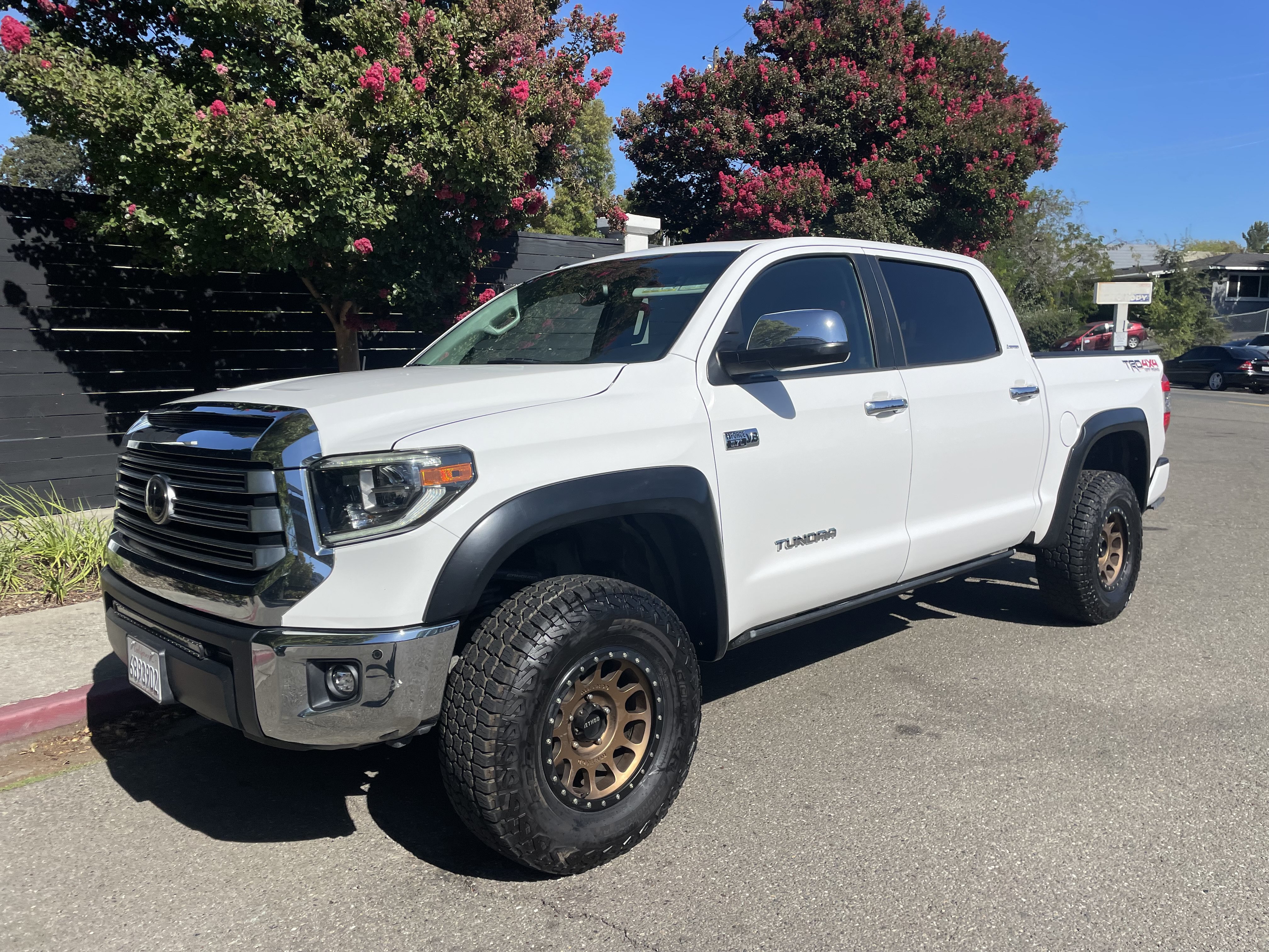 Used 2018 Toyota Tundra Limited w/ Limited Premium Package AWD/4WD image 4