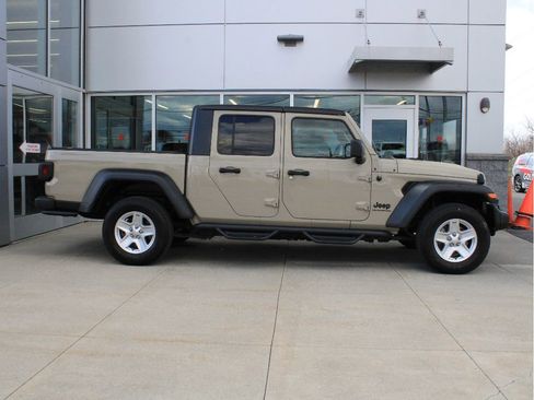 Used 2020 Jeep Gladiator Sport w/ Quick Order Package 24S AWD/4WD image 4